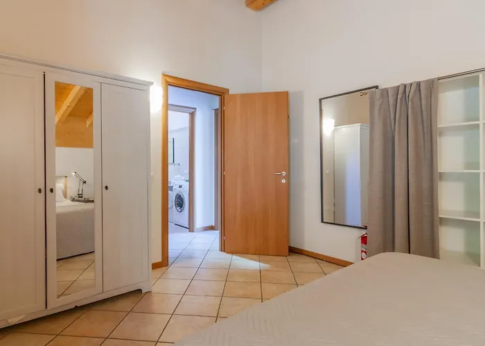 Veloccino Del Lägenhet Perledo