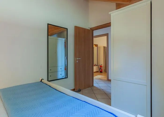 Veloccino Del Lägenhet Perledo